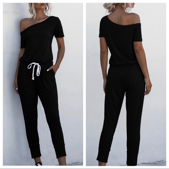 ✨LAST ONE✨BLACK OFF THE SHOULDER BLACK JUMPSUIT - Picture 4 of 4